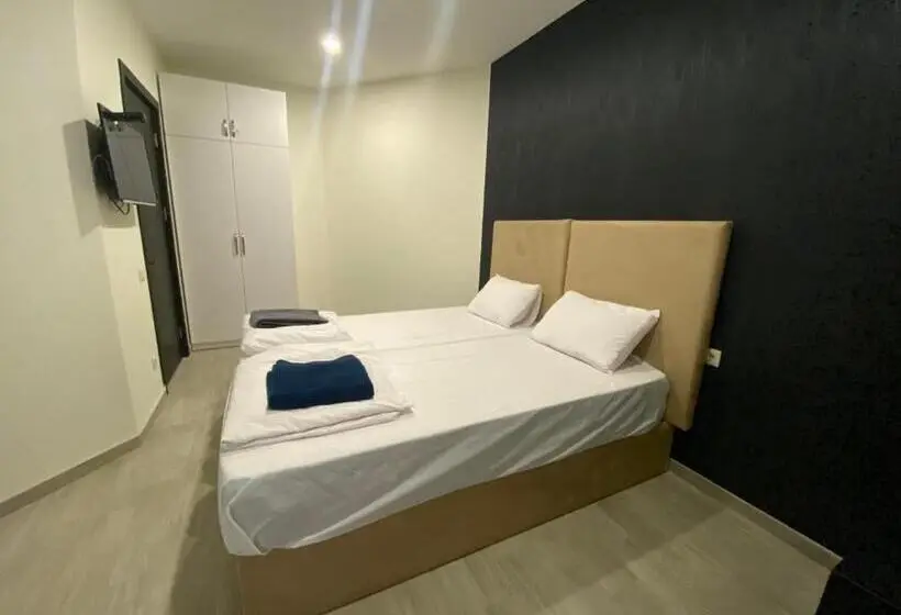 اتاق لوکس با چشم‌انداز شهر, Starhostel