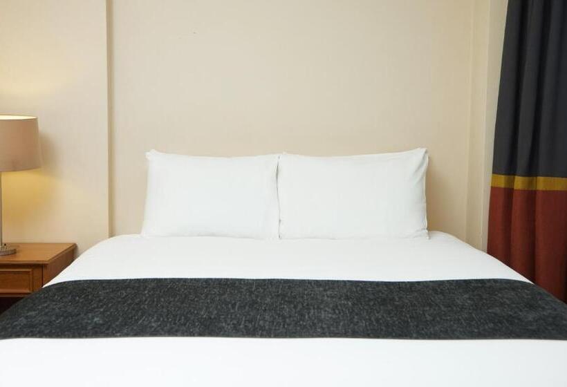 패밀리 룸, The Broughton Hotel By Greene King Inns