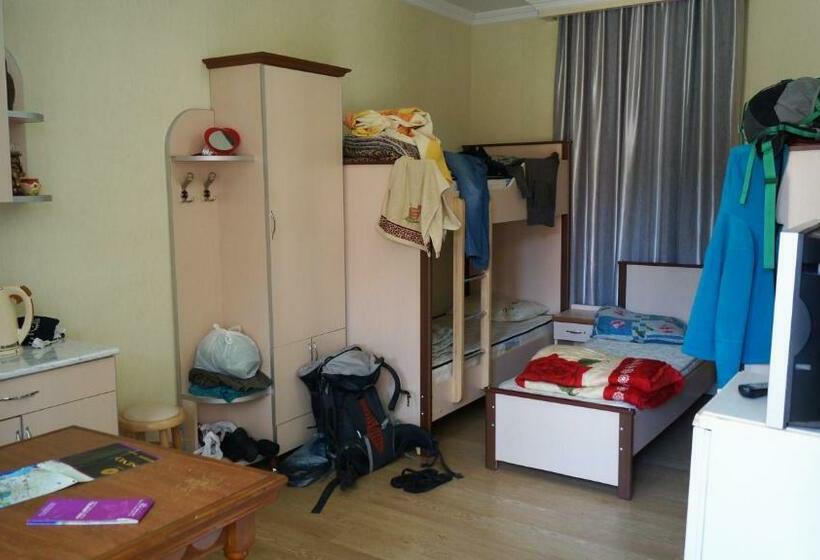 تختخواب در اتاق مشترک, Tj+ Hostel