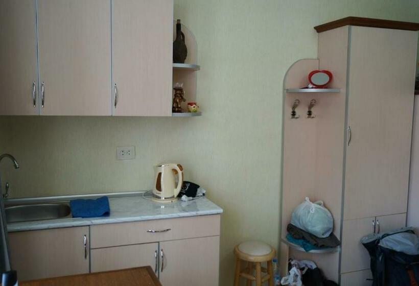 تختخواب در اتاق مشترک, Tj+ Hostel