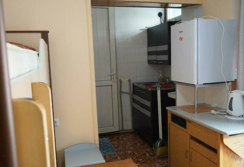 اتاق اکونومی, Tj+ Hostel