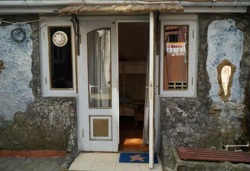 اتاق اکونومی, Tj+ Hostel