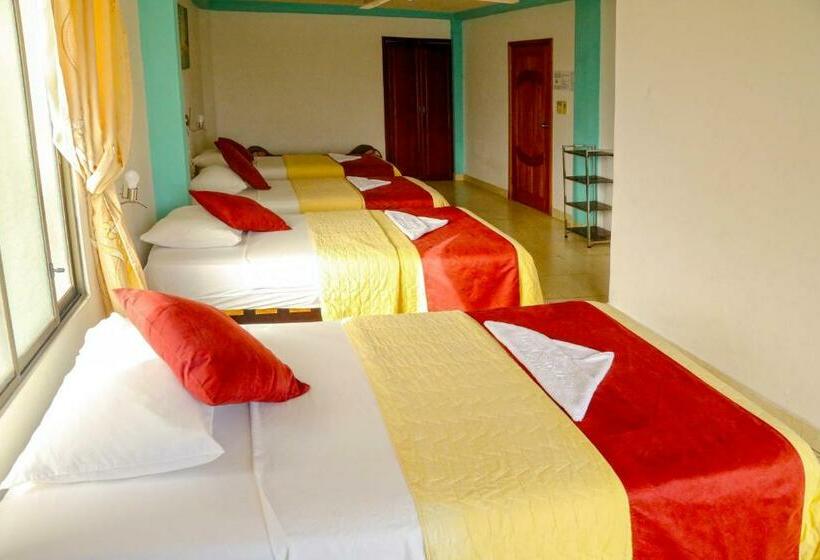 Четырехместный Номер Стандарт, Hostal Sir Francis Drake