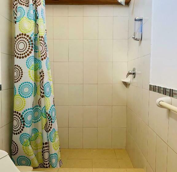 스탠다드 룸 더블 침대, Hostal White House Galapagos