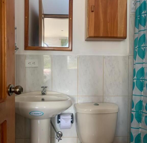 Номер Стандарт Трехместный, Hostal White House Galapagos