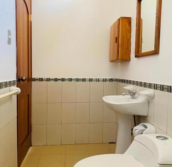 스탠다드 트리플 룸, Hostal White House Galapagos