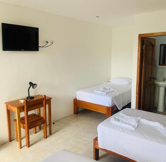 스탠다드 트리플 룸, Hostal White House Galapagos