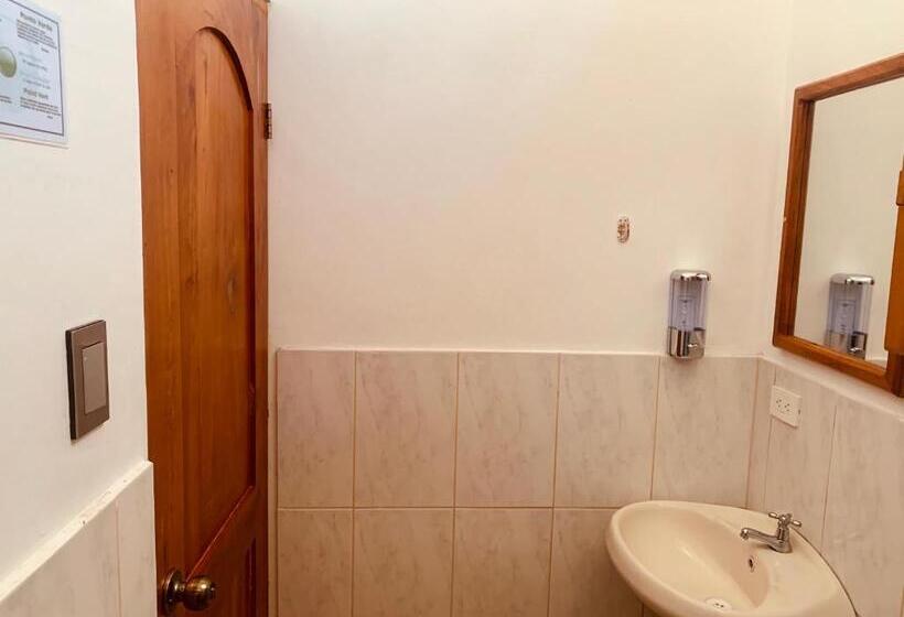 Номер Стандарт, Hostal White House Galapagos