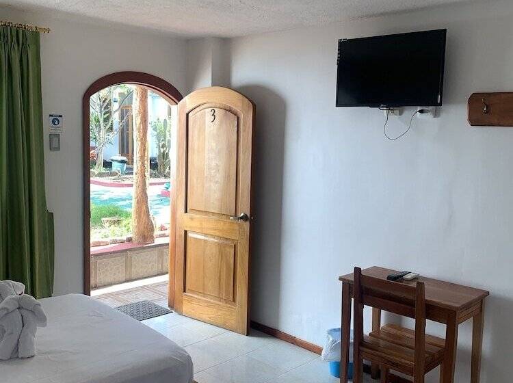 스탠다드 트리플 룸, Hostal White House Galapagos