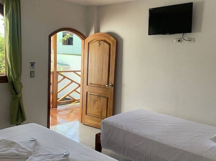 Номер Стандарт Трехместный, Hostal White House Galapagos