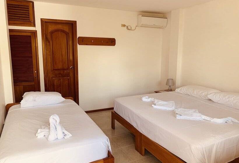 스탠다드 트리플 룸, Hostal White House Galapagos