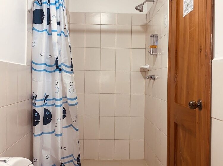 Номер Стандарт Трехместный, Hostal White House Galapagos