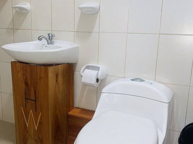 스탠다드 트리플 룸, Hostal White House Galapagos