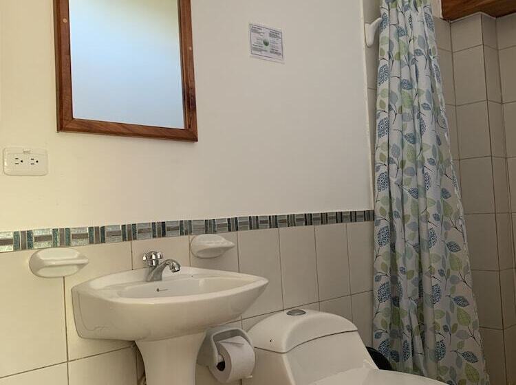 Номер Стандарт Трехместный, Hostal White House Galapagos
