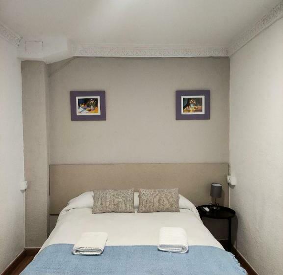 اتاق اکونومی, Pensión Zacatin