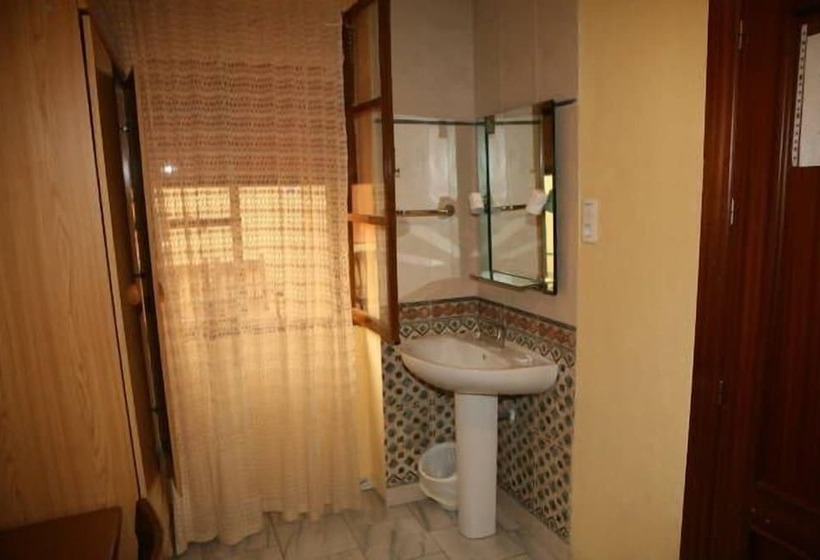 اتاق استاندارد یک تخته با سرویس بهداشتی مشترک, Pensión Zacatin