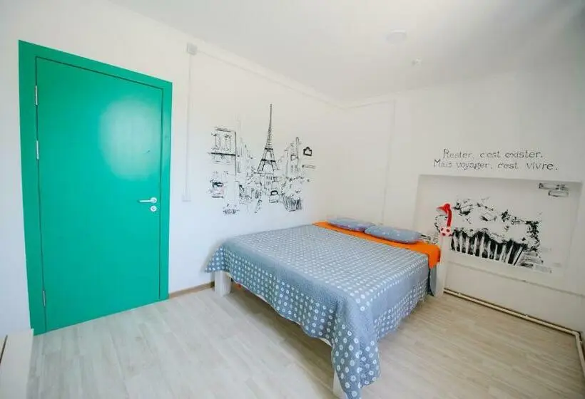 Habitació Estàndard, Topchan