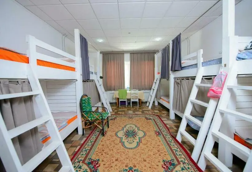 Llit en Habitació Compartida, Topchan