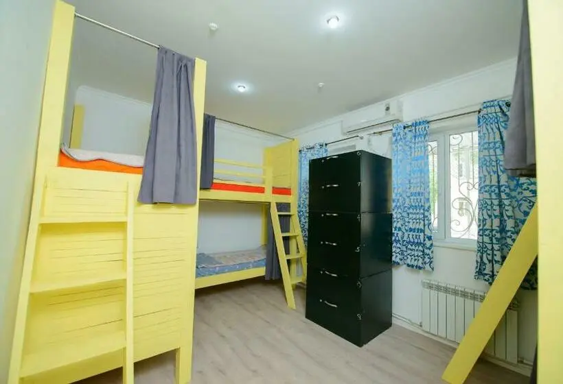 Llit en Habitació Compartida, Topchan