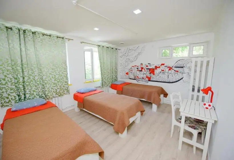Habitació Triple Estàndard, Topchan