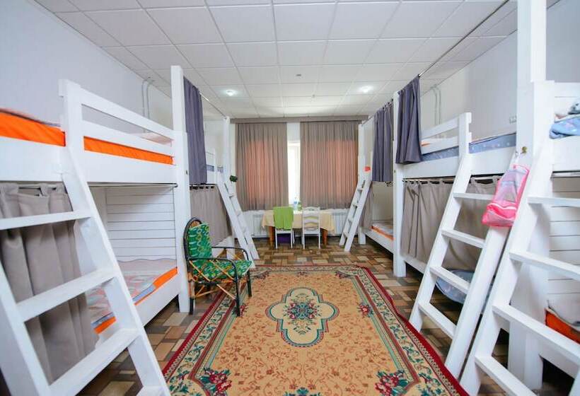 تختخواب در اتاق مشترک, Topchan