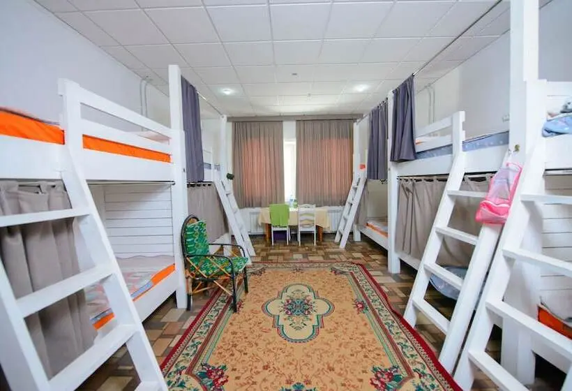 Llit en Habitació Compartida, Topchan