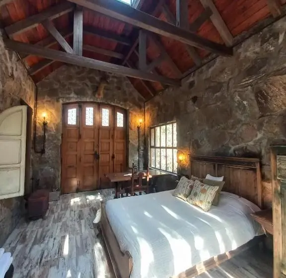 キャビン, Casita De Piedra B&b