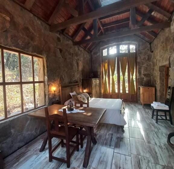 キャビン, Casita De Piedra B&b