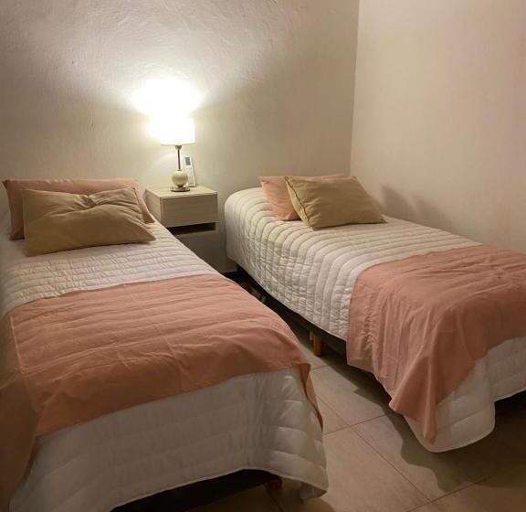 اتاق سوپریور چهار تخته, Hostal Cruz Chica