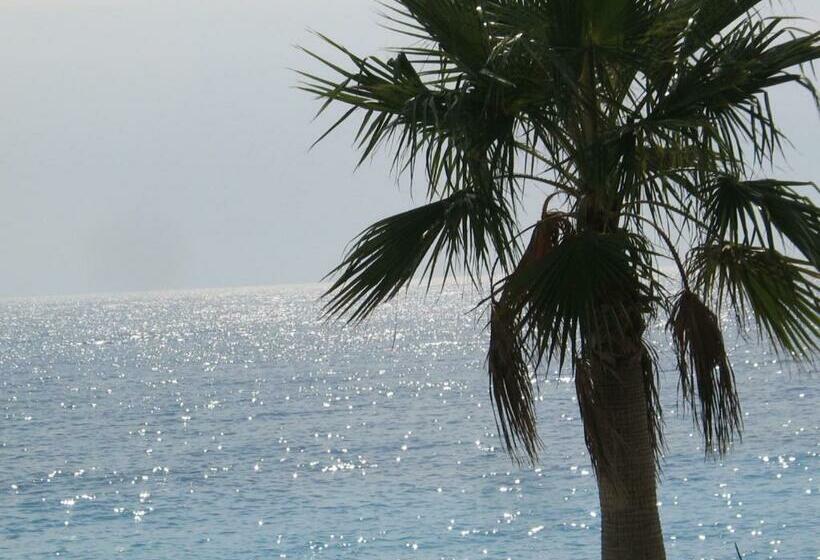 اتاق استاندارد سه نفره, Ionian