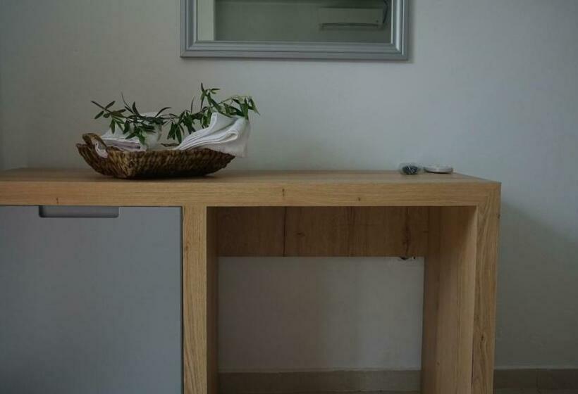 اتاق استاندارد چهارنفره با بالکن, Ionian