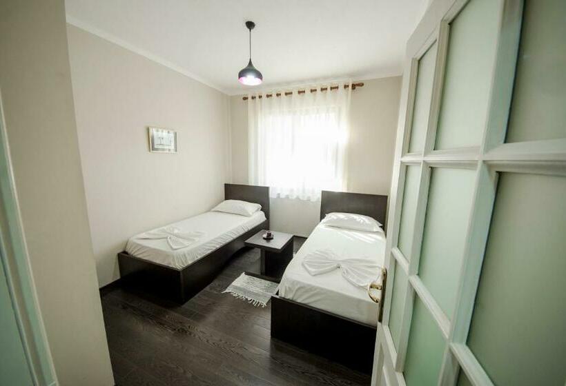 חדר לארבעה סטנדרטי עם מרפסת, Kadrisa