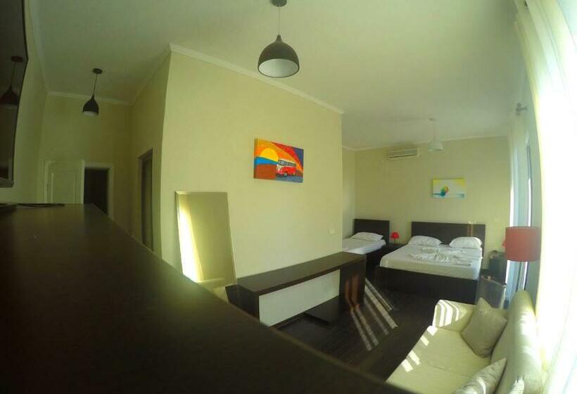 חדר סטנדרט לשלושה עם מרפסת, Kadrisa