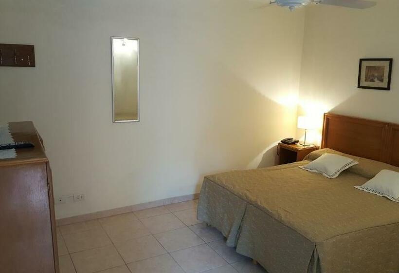 اتاق استاندارد سه نفره, La Casona