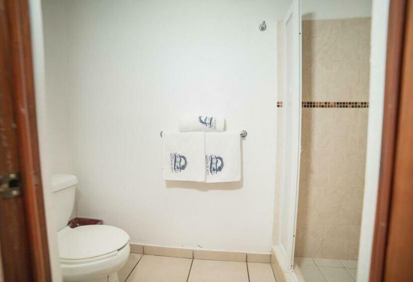 اتاق استاندارد سه نفره, Meson De Mita