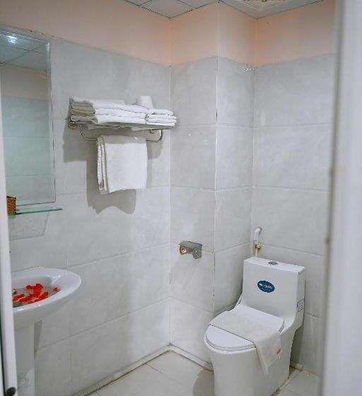 اتاق استاندارد چهار تخته, Ngọc Hân Hotel By The Moment