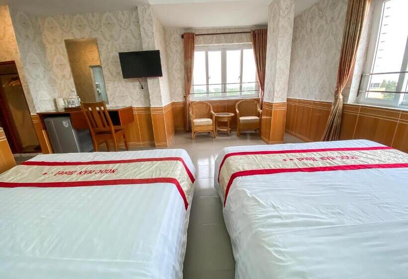 اتاق استاندارد چهار تخته, Ngọc Hân Hotel By The Moment