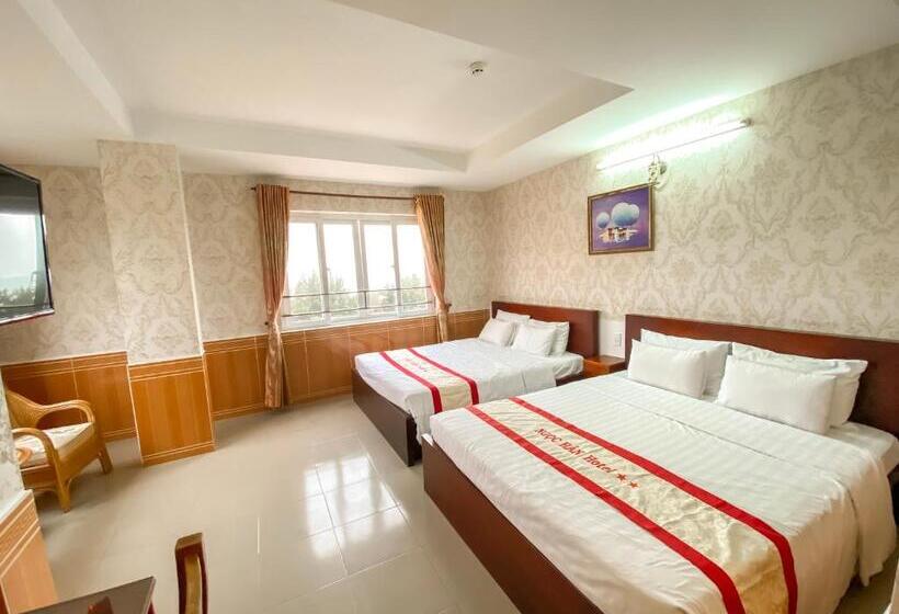 اتاق استاندارد چهار تخته, Ngọc Hân Hotel By The Moment