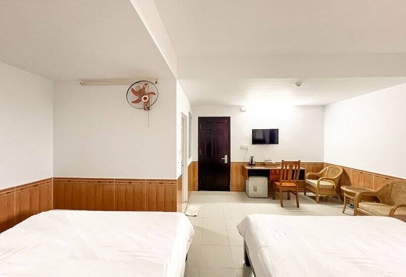 اتاق استاندارد چهار تخته, Ngọc Hân Hotel By The Moment
