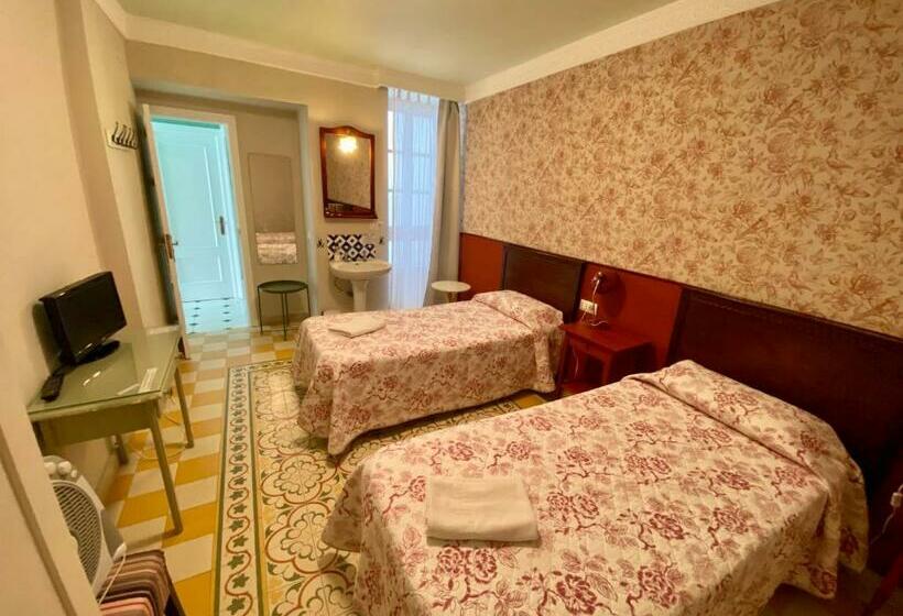 Quarto Estandar Banheiro Compartilhado, Pensión España