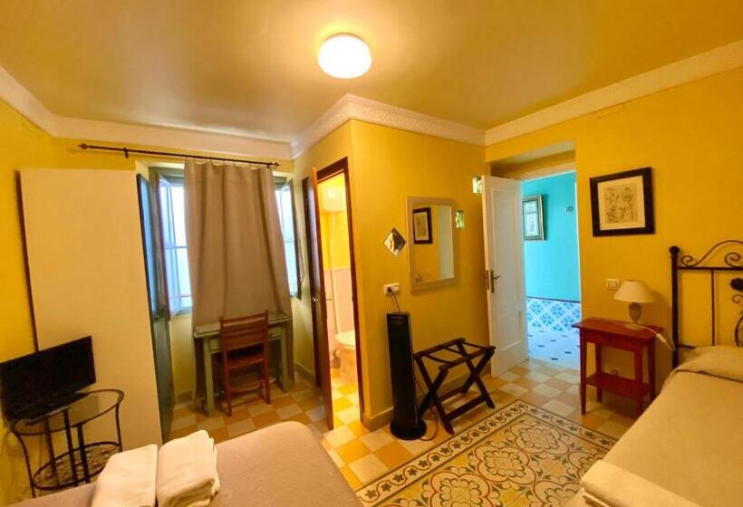 Quarto Triplo Standart, Pensión España