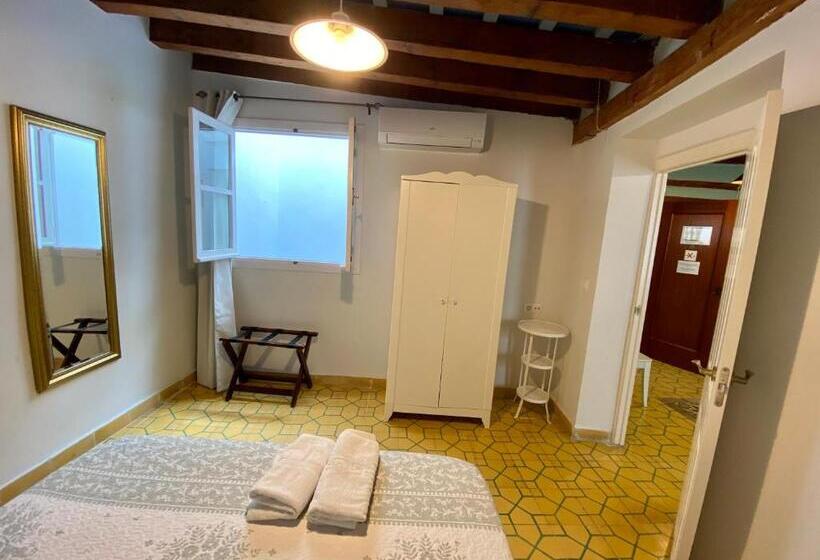 Quarto Familiar, Pensión España