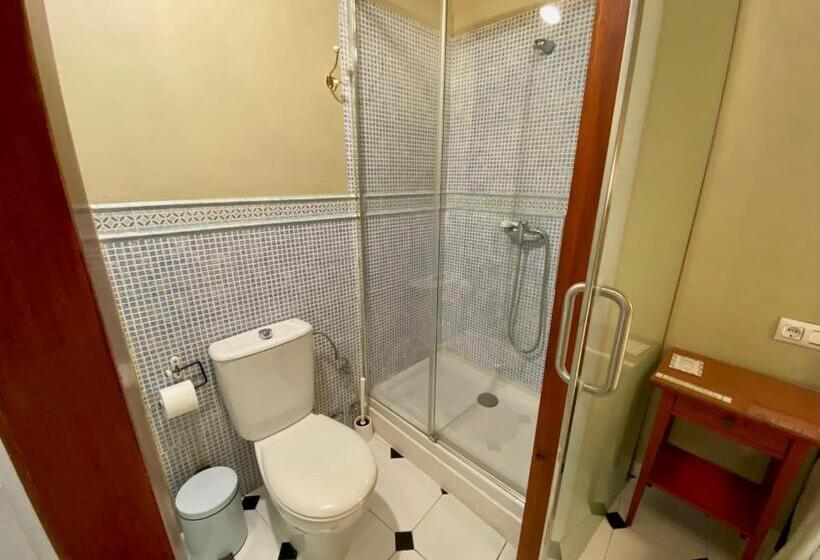 Quarto Economy Interior, Pensión España