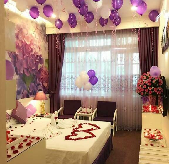 اتاق لوکس با بالکن, Tuong Vi