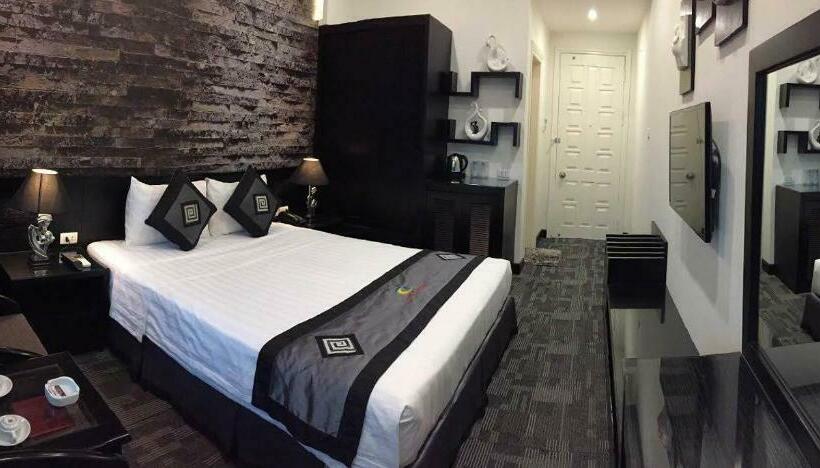 اتاق لوکس با بالکن, Tuong Vi