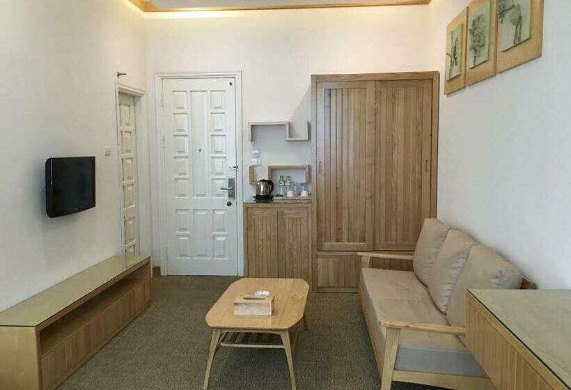 اتاق لوکس, Tuong Vi