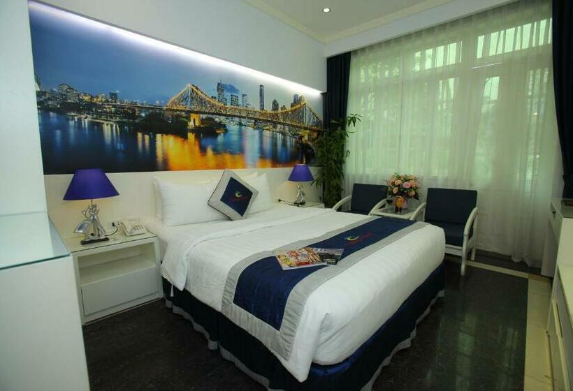 اتاق لوکس با بالکن, Tuong Vi