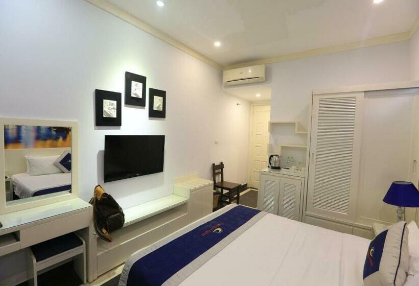 اتاق لوکس با بالکن, Tuong Vi