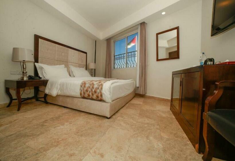 اتاق استاندارد با تخت بزرگ, Yafko