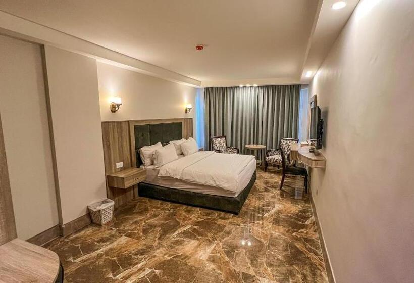 اتاق استاندارد با تخت بزرگ, Yafko